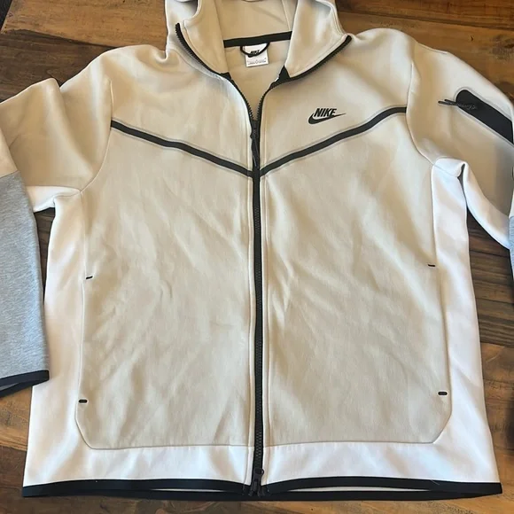 Nike Tech Men's Fleece Windrunner Full-Zip Jacket - Picture 2 of 9